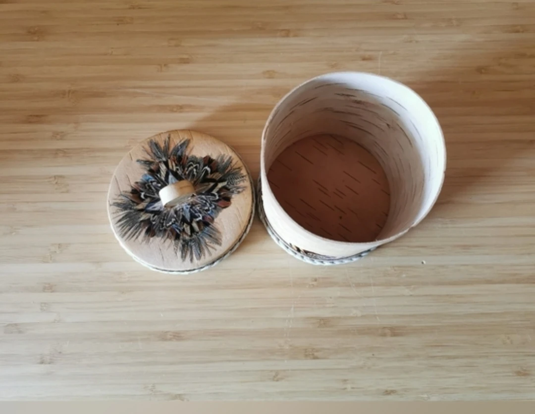 Vintage Birch Bark Basket w/ Feathers Mohawk Nation Signed Lid - photo 4