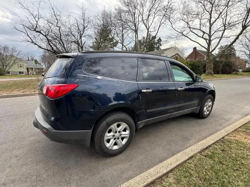 2011 CHEVROLET TRAVERSE AWD - photo 4