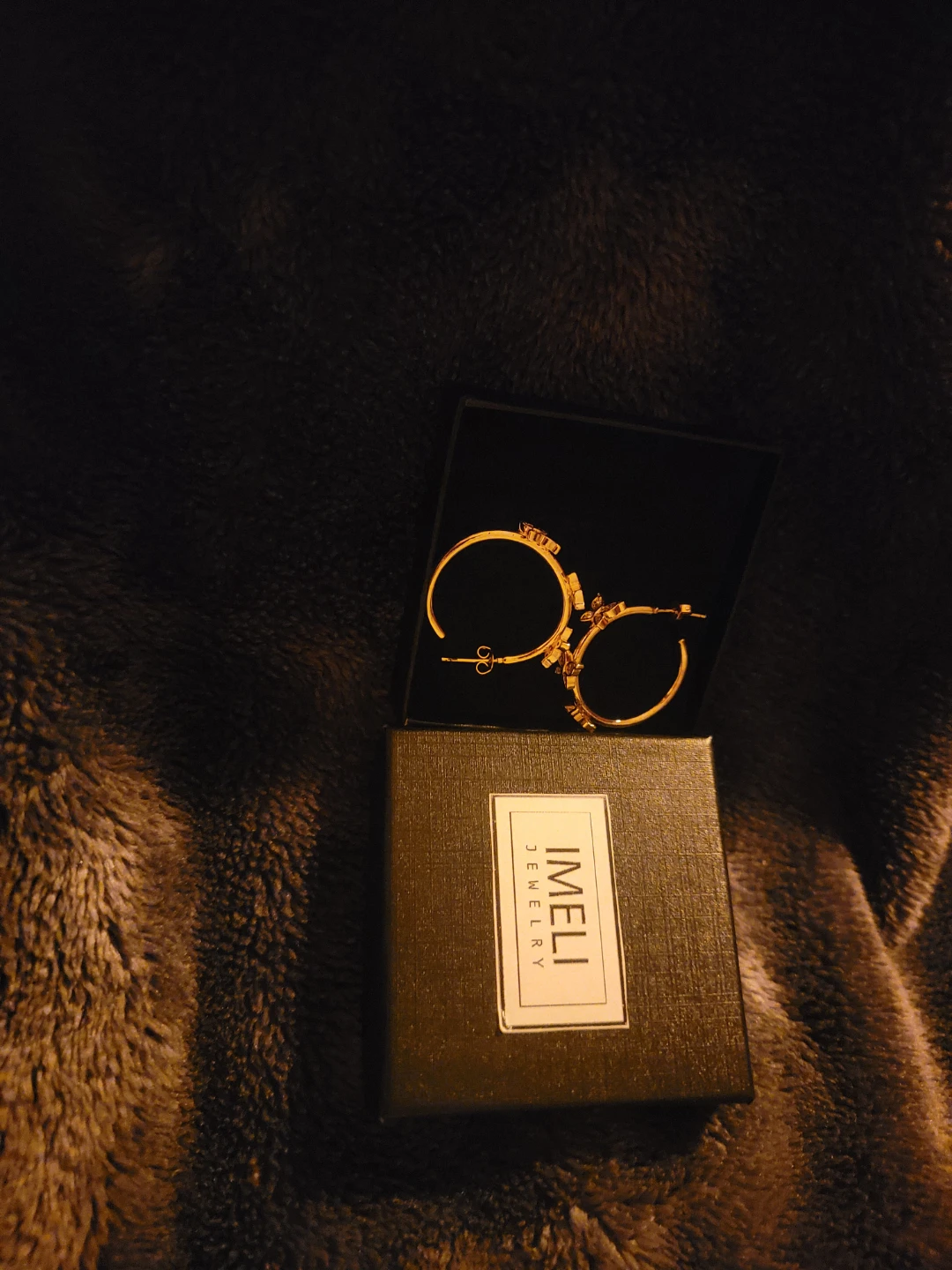 IMELI JEWELRY Gold Hoop Earrings with Butterfly Detail