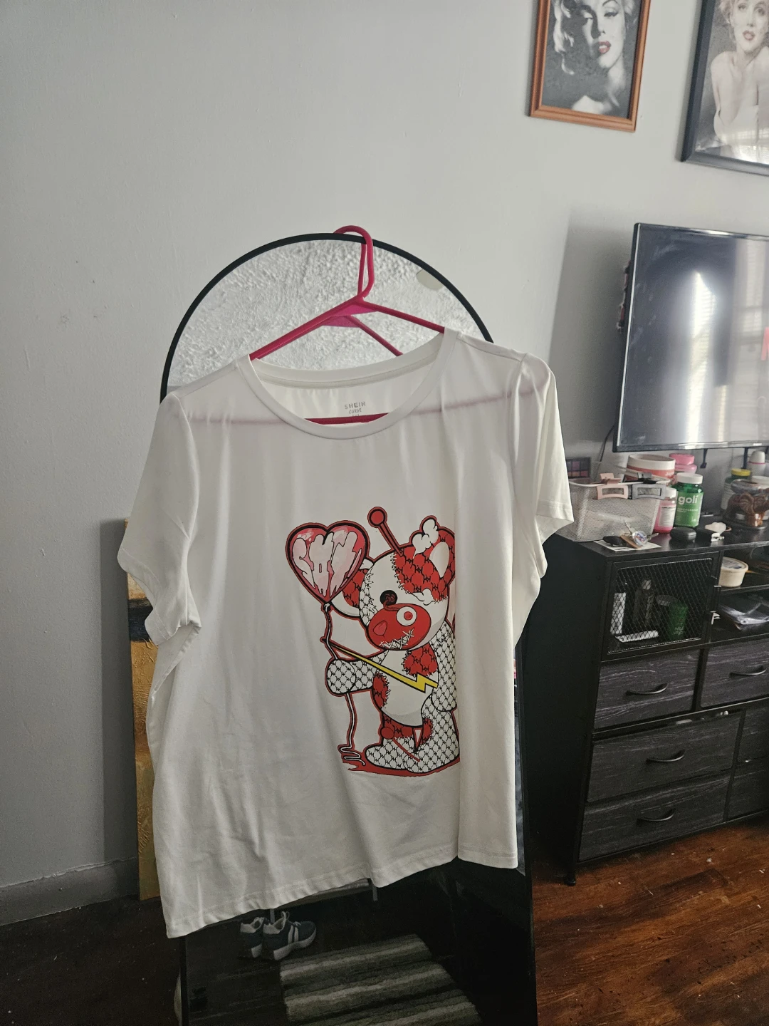 SHEIN White Graphic T-Shirt with Teddy Bear Design - photo 2
