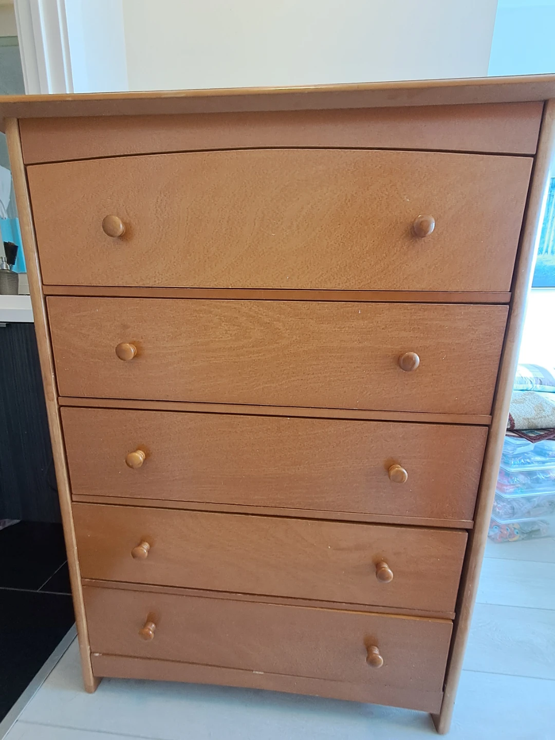Dresser with 5 drrawers