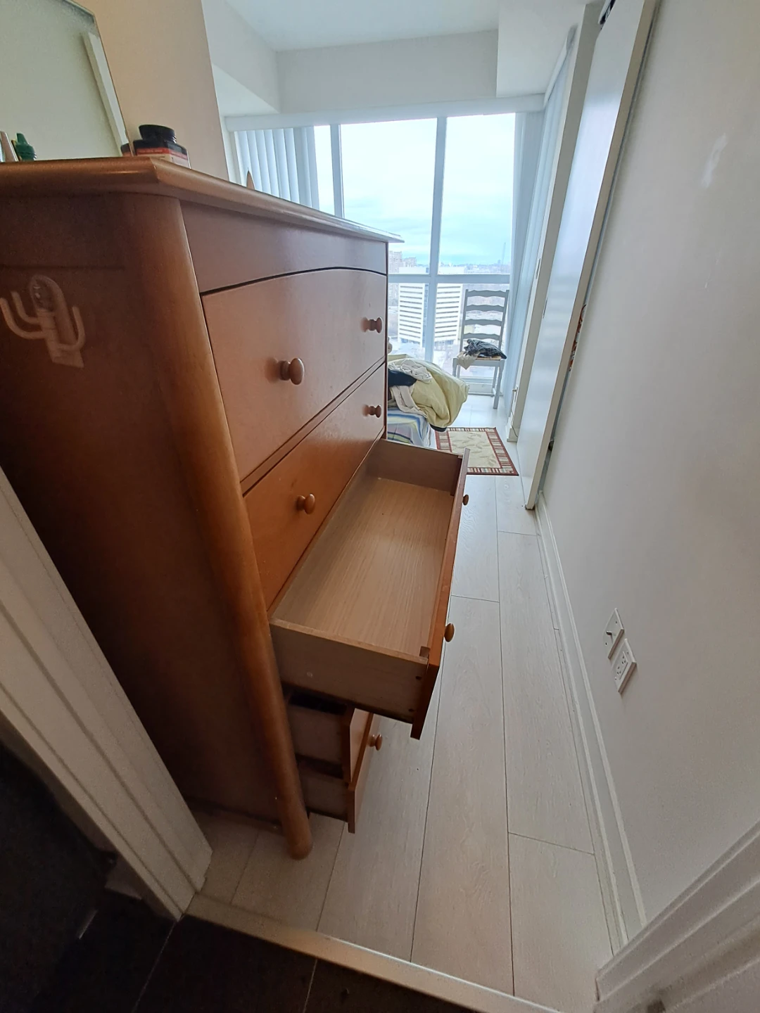 Dresser with 5 drrawers - photo 4