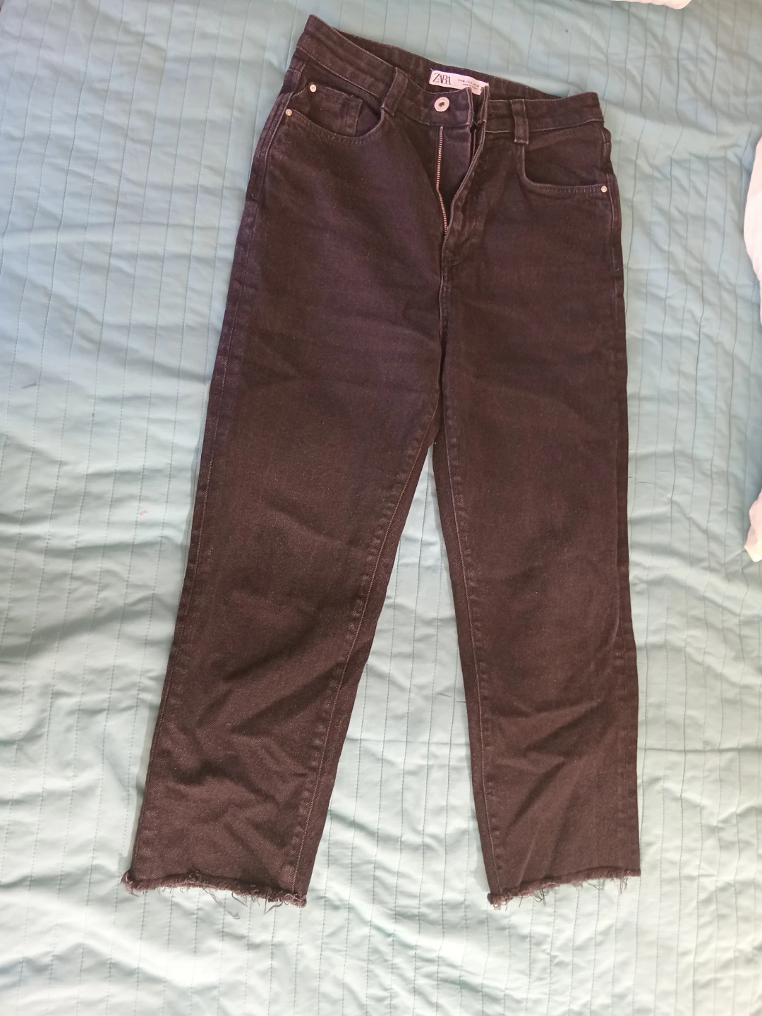 Zara Women's Jeans Size 4 Black Cropped Raw Hem Denim