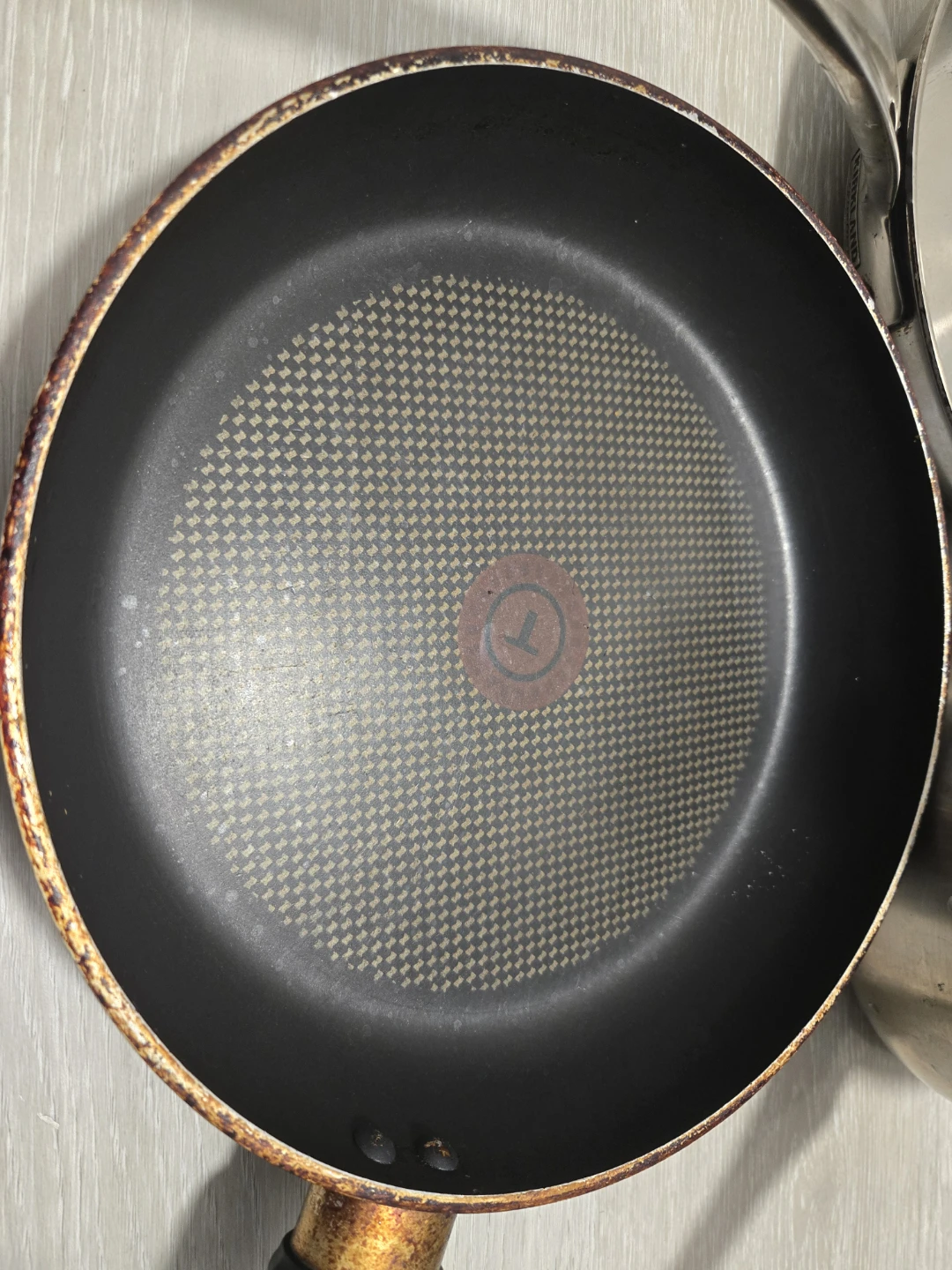 Starter cookware: nonstick + skillet + saucepan - photo 4