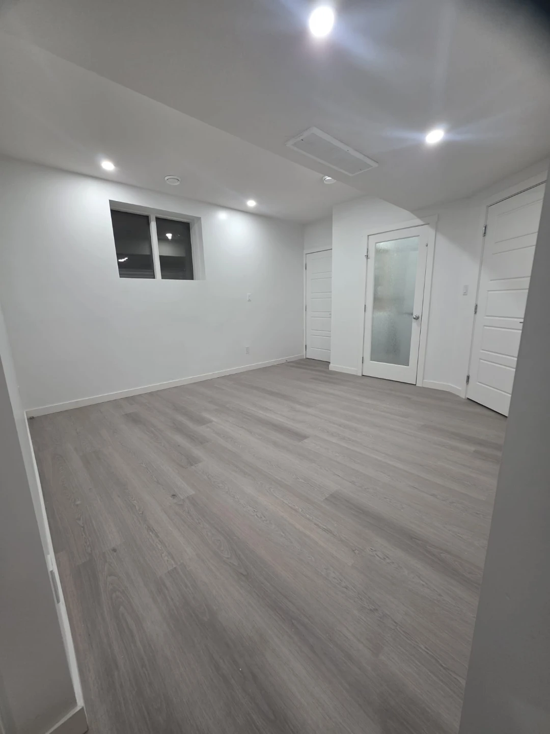 Basement for rent with separate entrance - photo 5