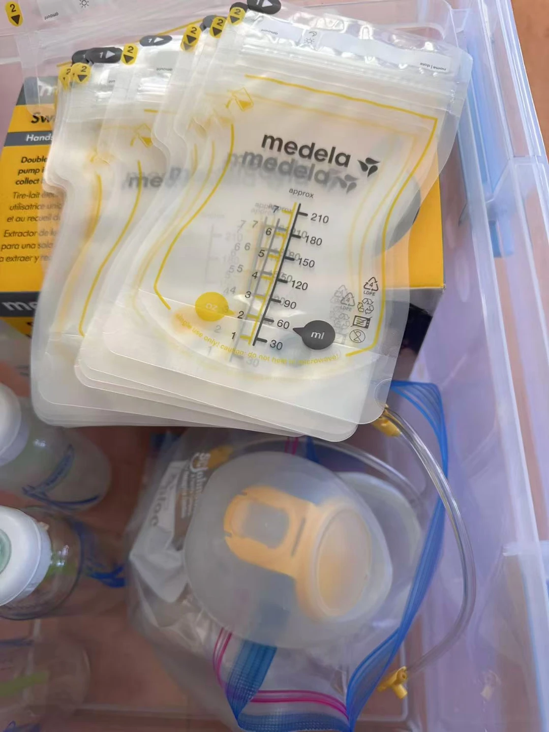 Medela Breast Pump & Accessories - photo 3