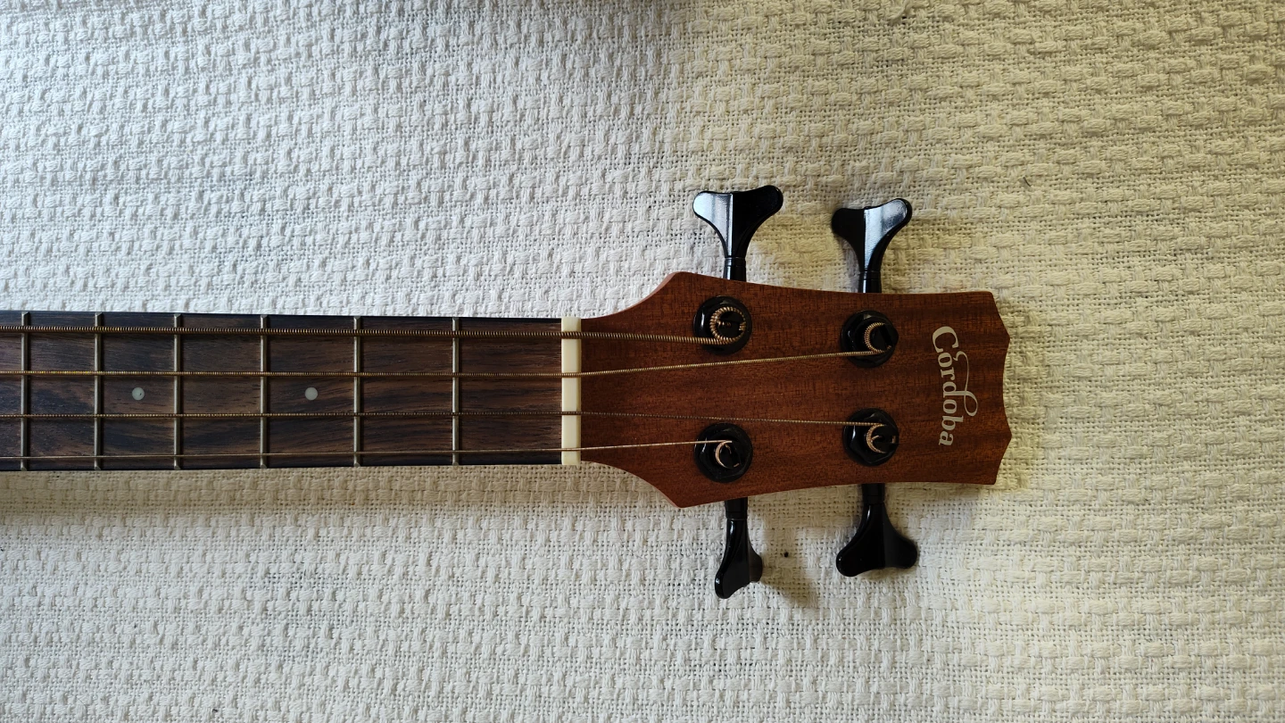 Bass Córdoba travel mhe like a new