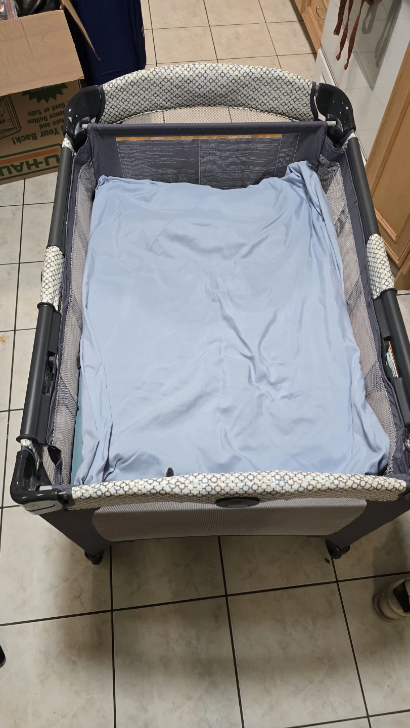 2-in-1 Graco Pack 'n Play Portable Playard and bassinet - photo 2