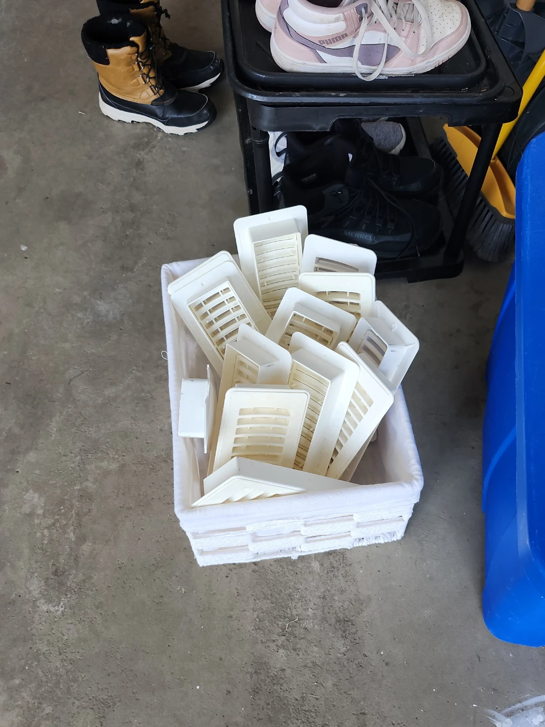Bundle of white vent covers