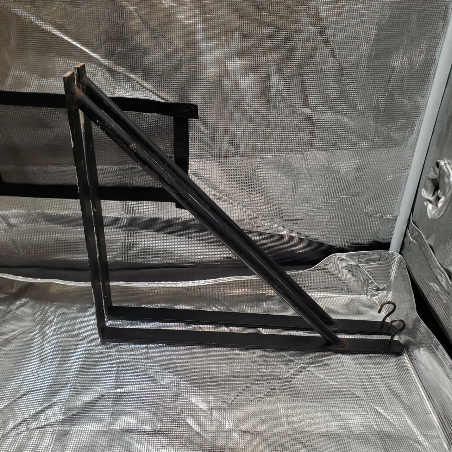 Heavy duty brackets with hooks