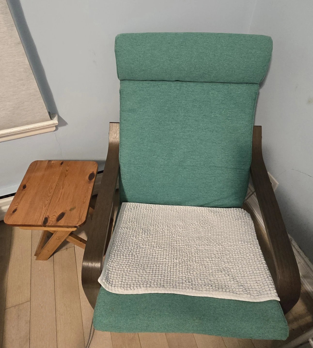 IKEA POÄNG Armchair (+ FREE Folding Side Table!) - photo 3