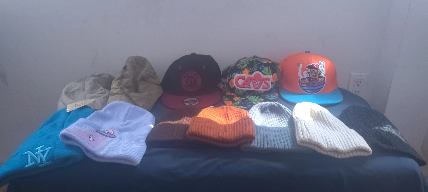 Lot of 10 assorted hats (discount if bought today)