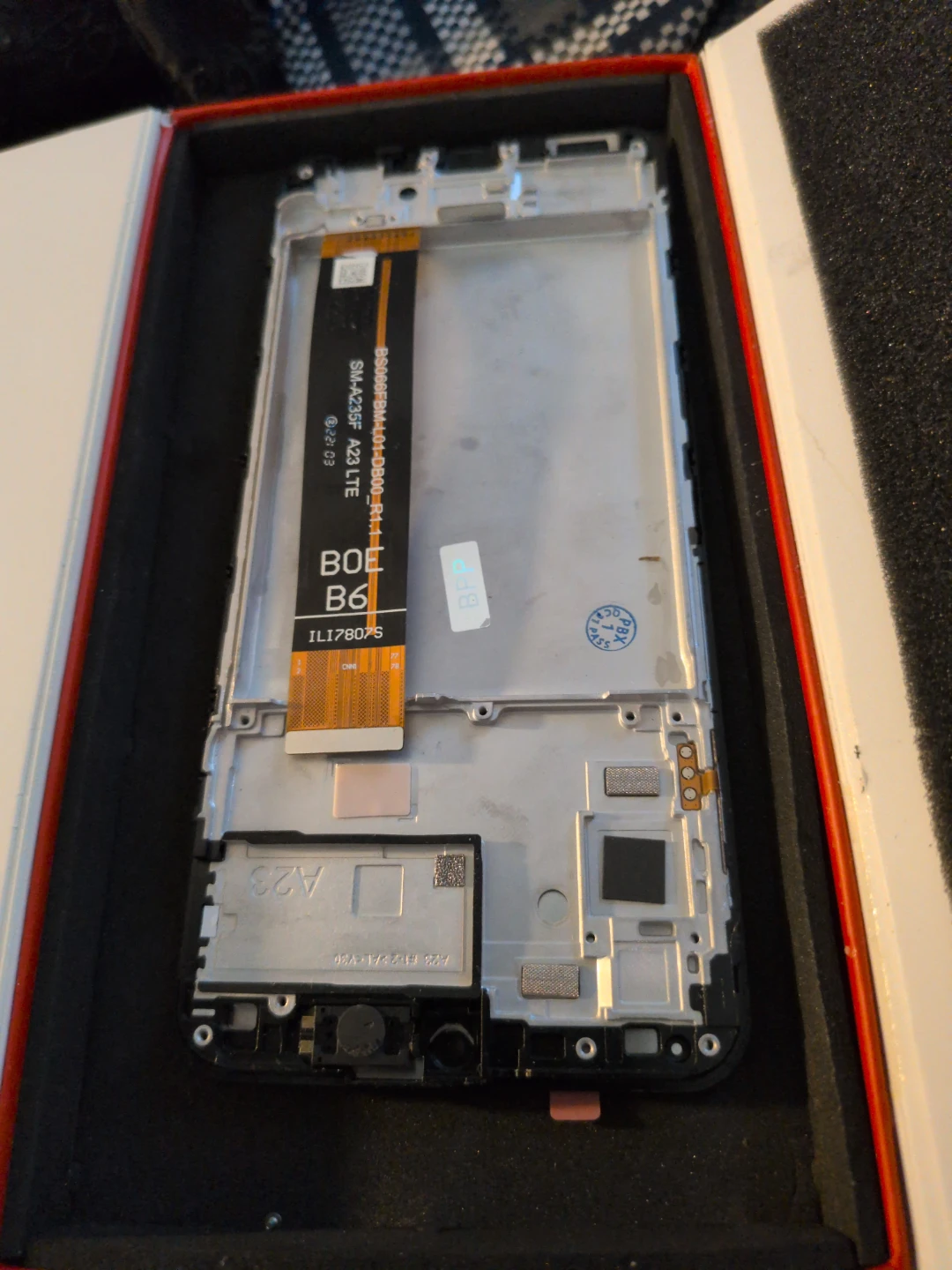 Samsung Galaxy A23 (2022) LCD Screen Assembly Replacement - photo 2