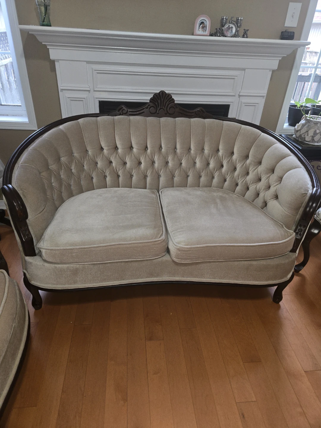 Vintage Tufted Sofa - Beige Velvet