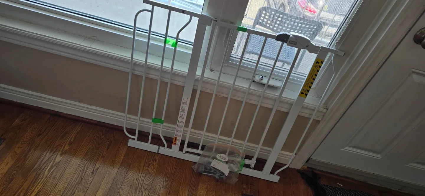 White Metal Safety Gate Regalo