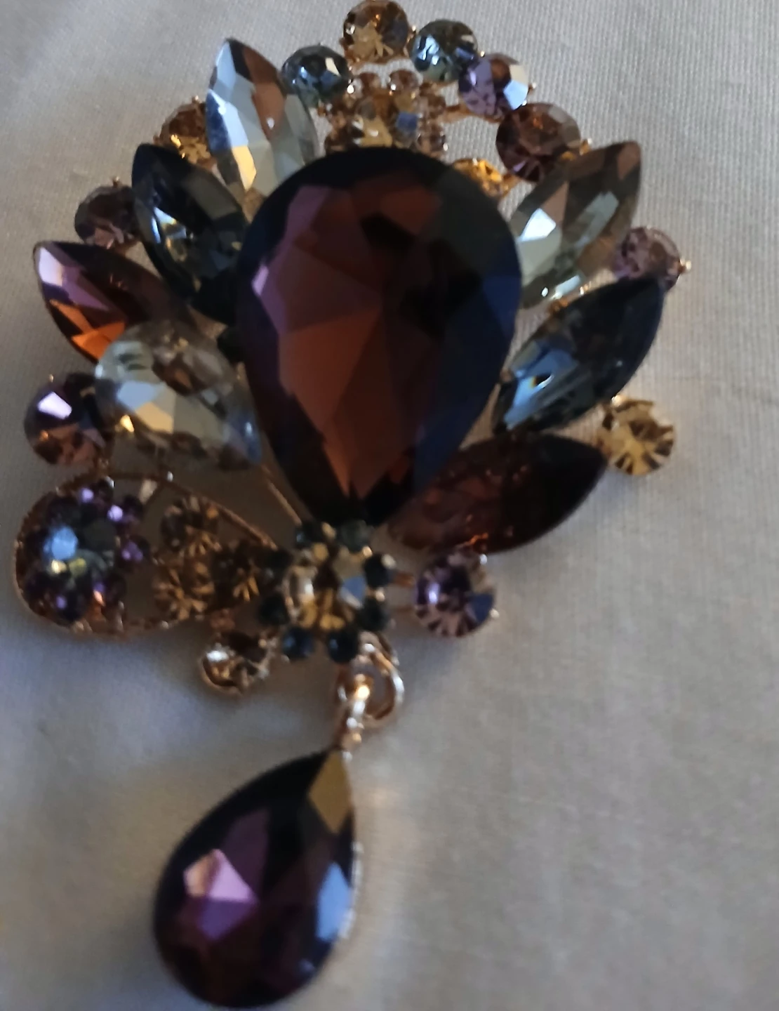 VINTAGE BROOCH DANGLING PENDANT
