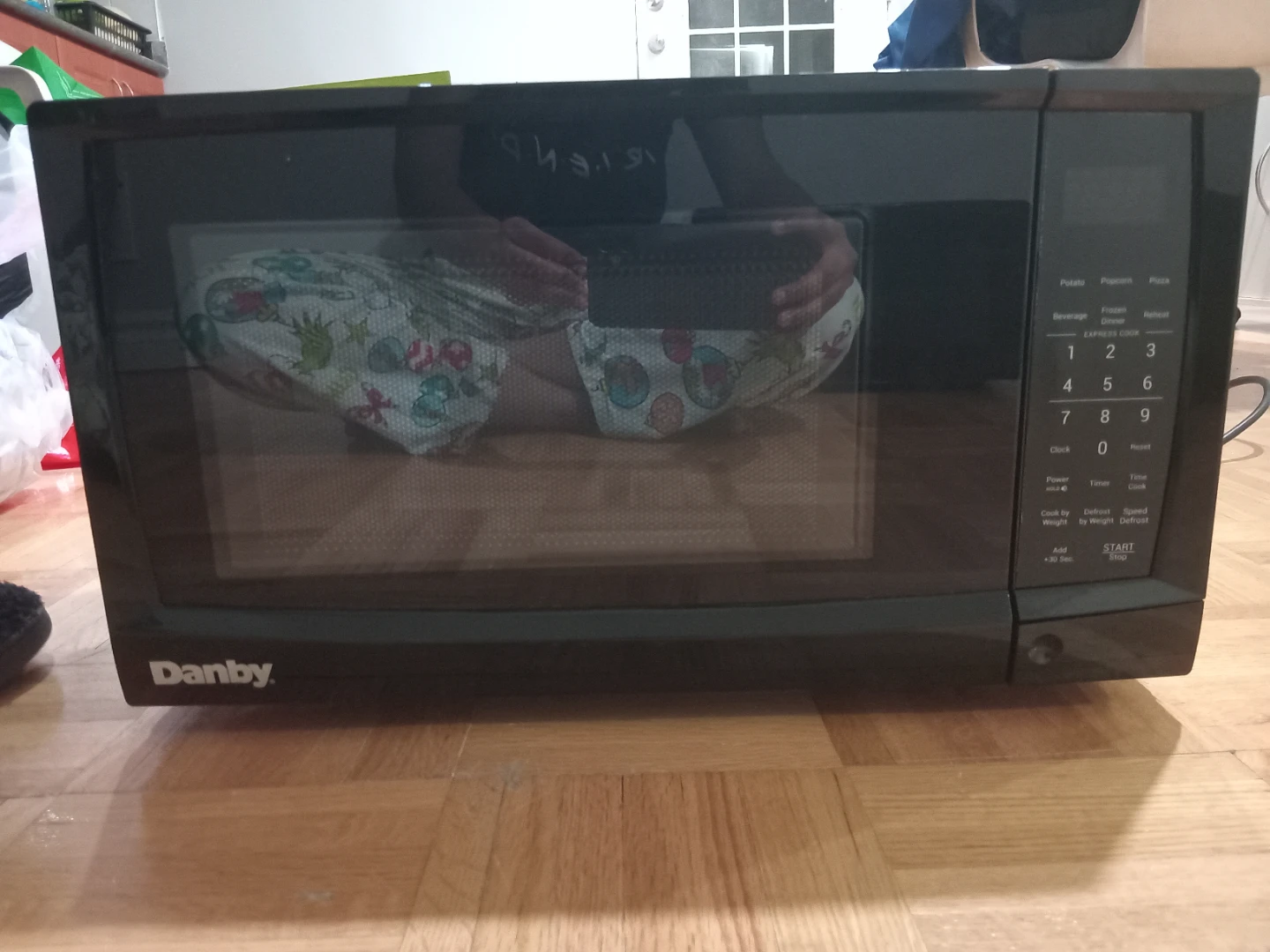 Danby 0.7 cu. ft. Microwave - Black - photo 4