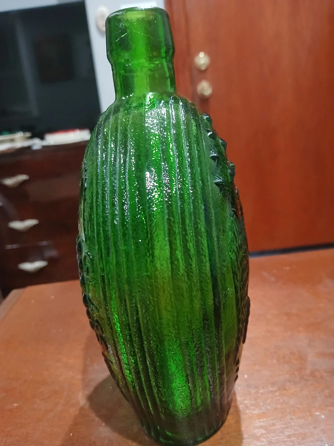 Green Embossed Glass Bottle with Eagle and Grapes Design - photo 3