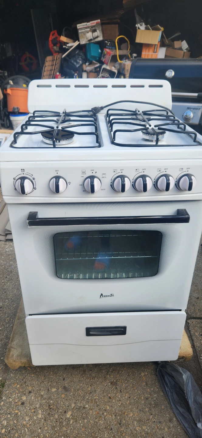 Avanti White Gas Range Stove
