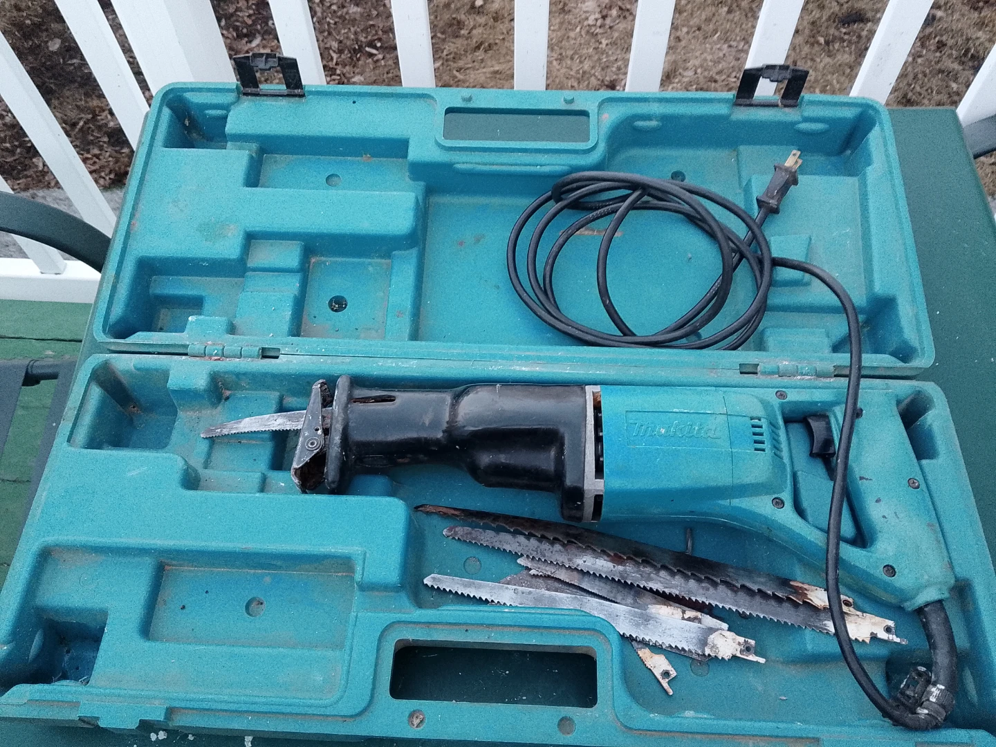 Makita Reciprocating Saw with Case and Blades - photo 2
