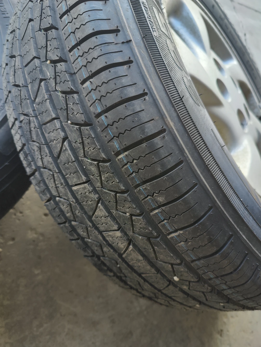 brand new tires on stock 1999 Rav4 rims - photo 2
