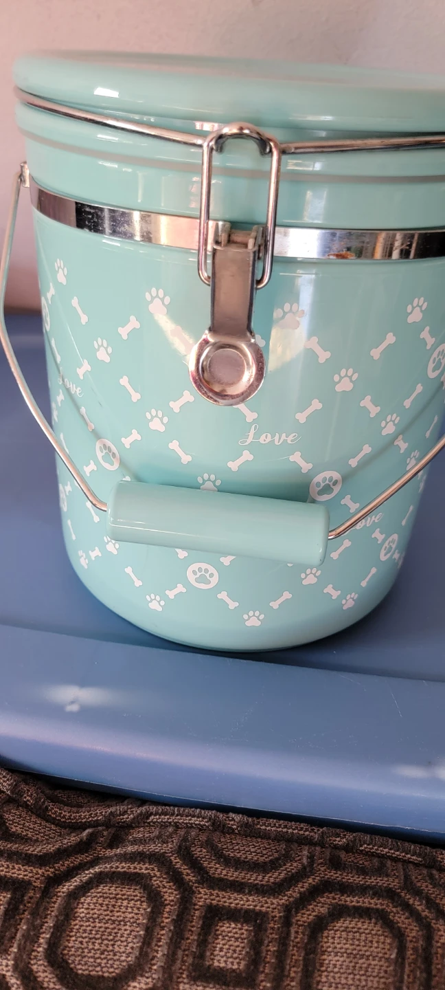 Pet Food Storage Canister with Scoop