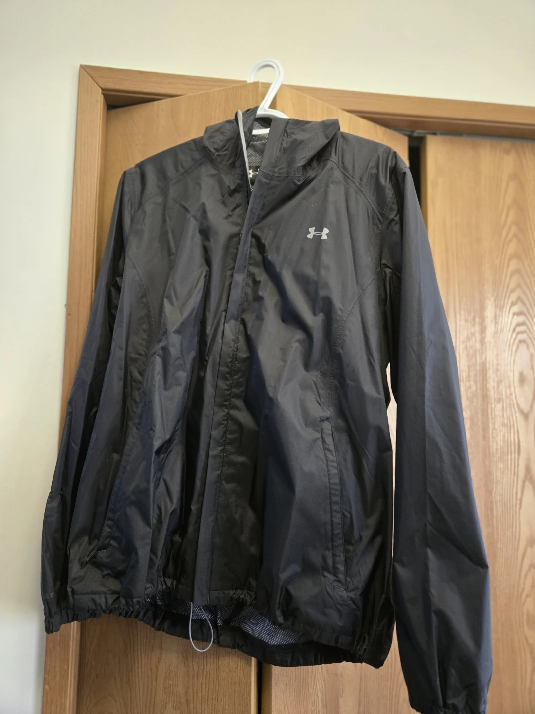 Under Armour XL Black Hooded Windbreaker Jacket