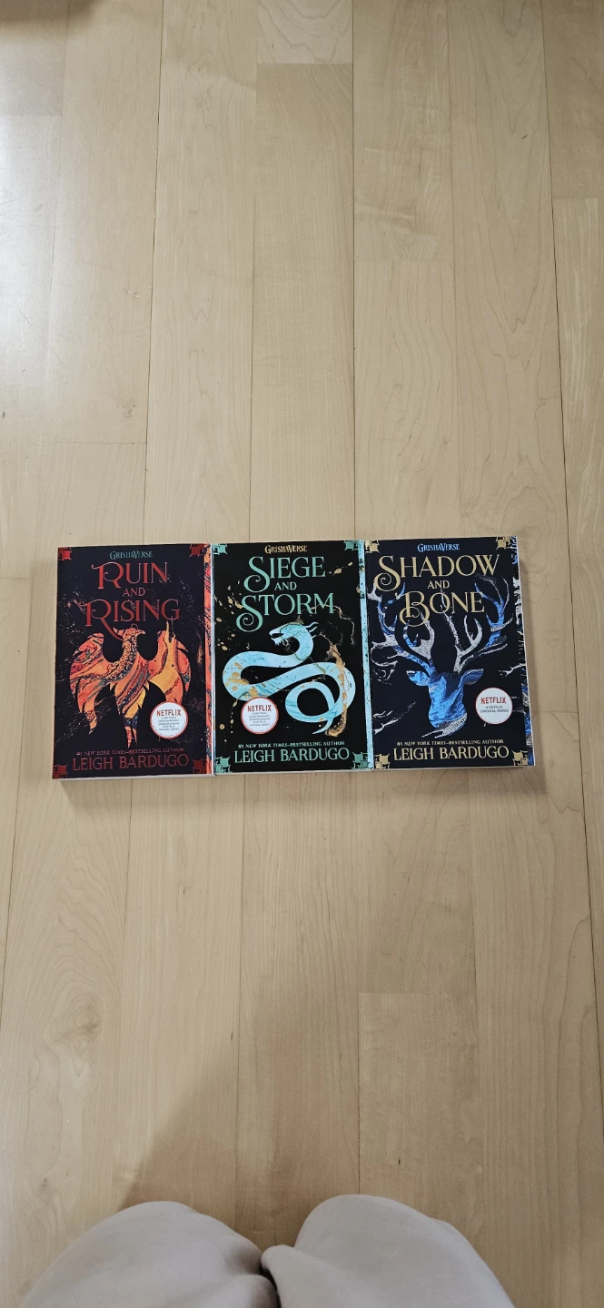 Shadow and Bone Trilogy & Six of Crows Duology - photo 3