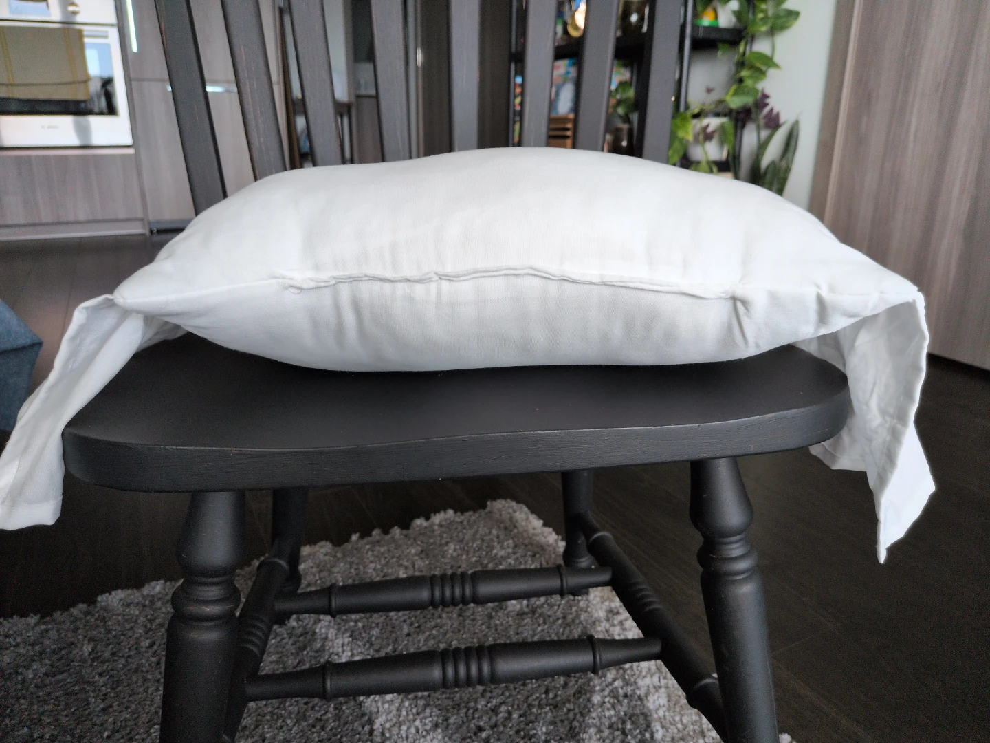 White decorative throw pillow with ruffles - photo 4