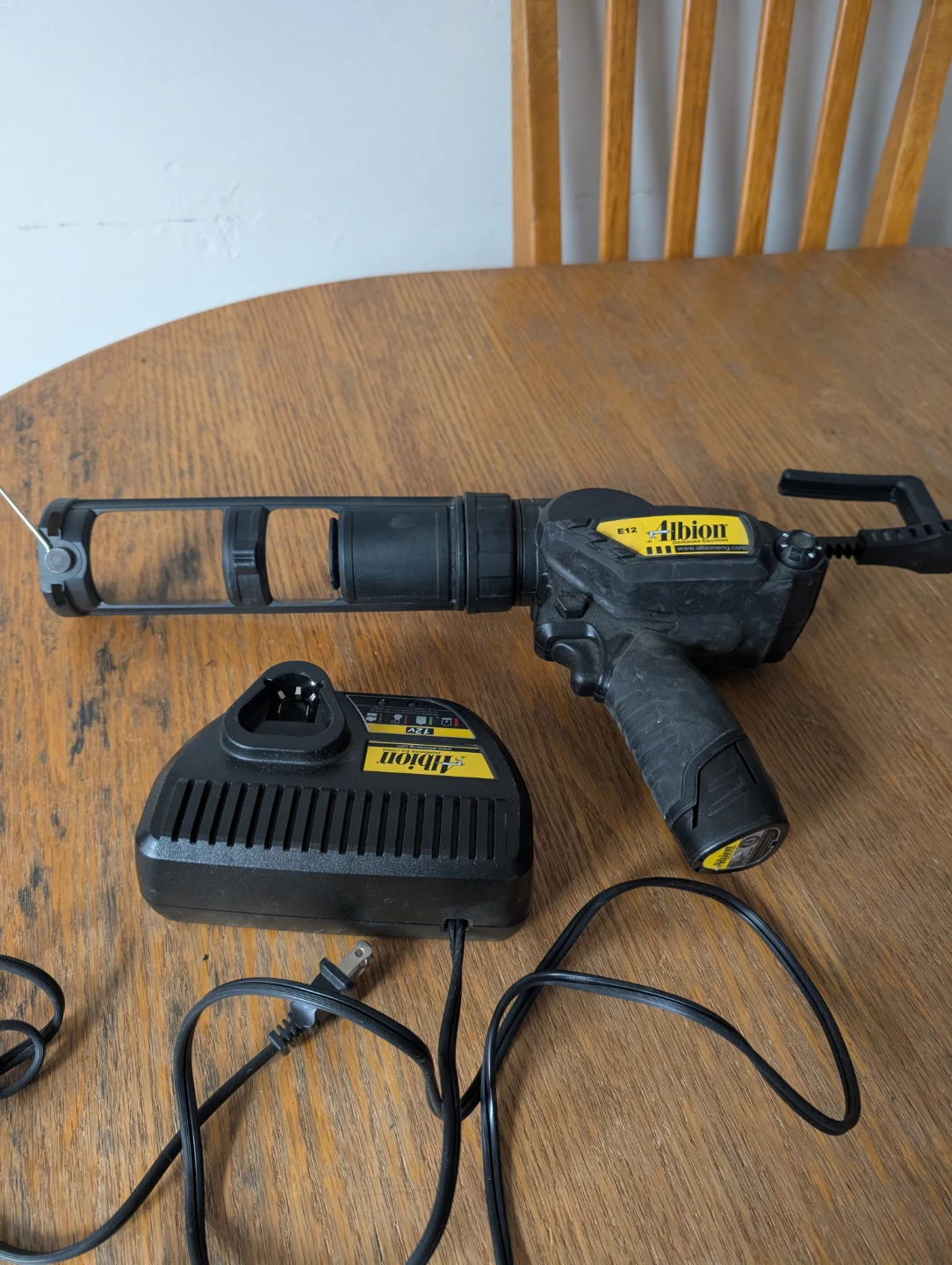 Albion 12V Cordless Caulk Gun Kit