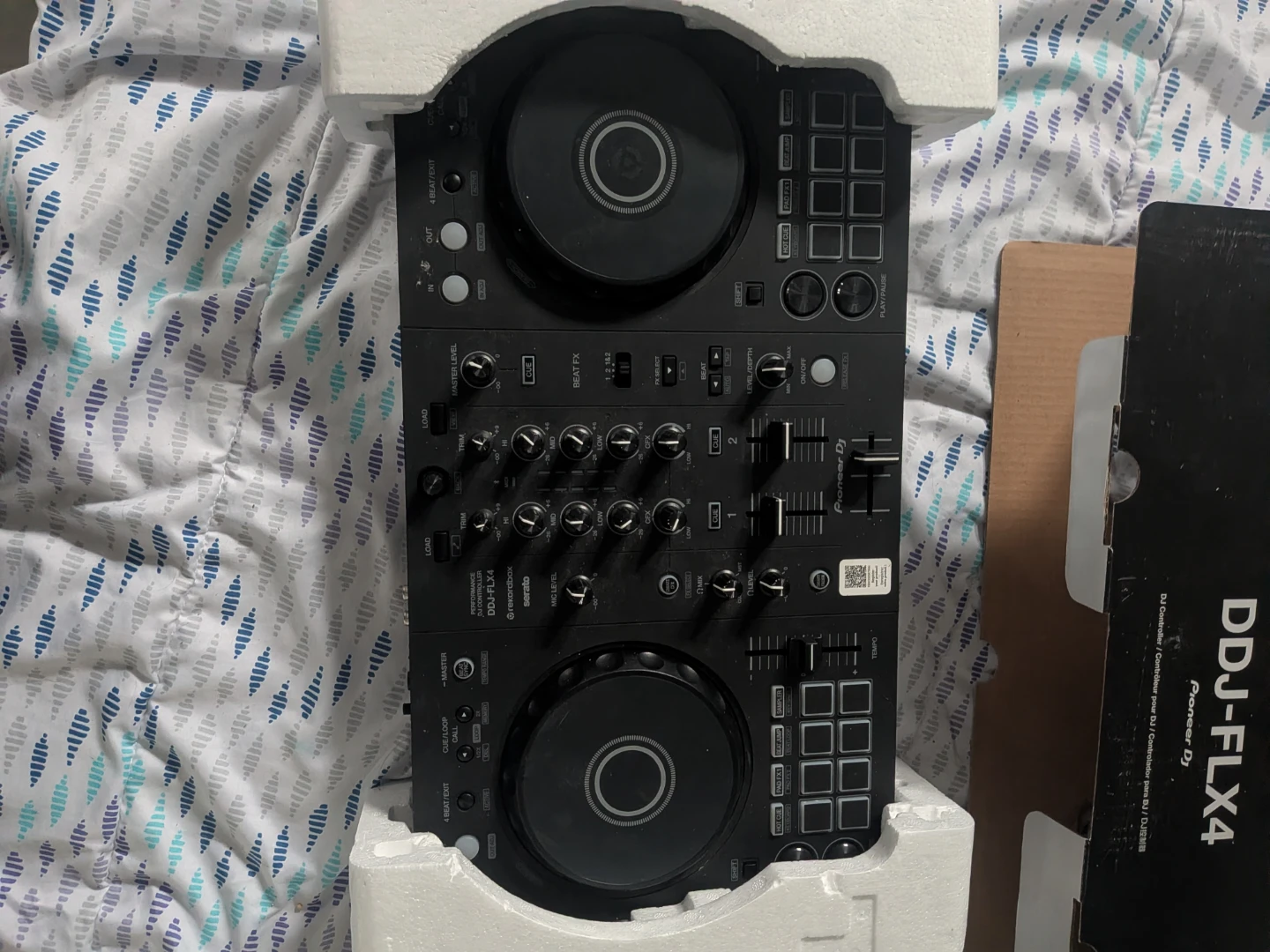 Pioneer DDJ-FLX4 DJ Controller - photo 2