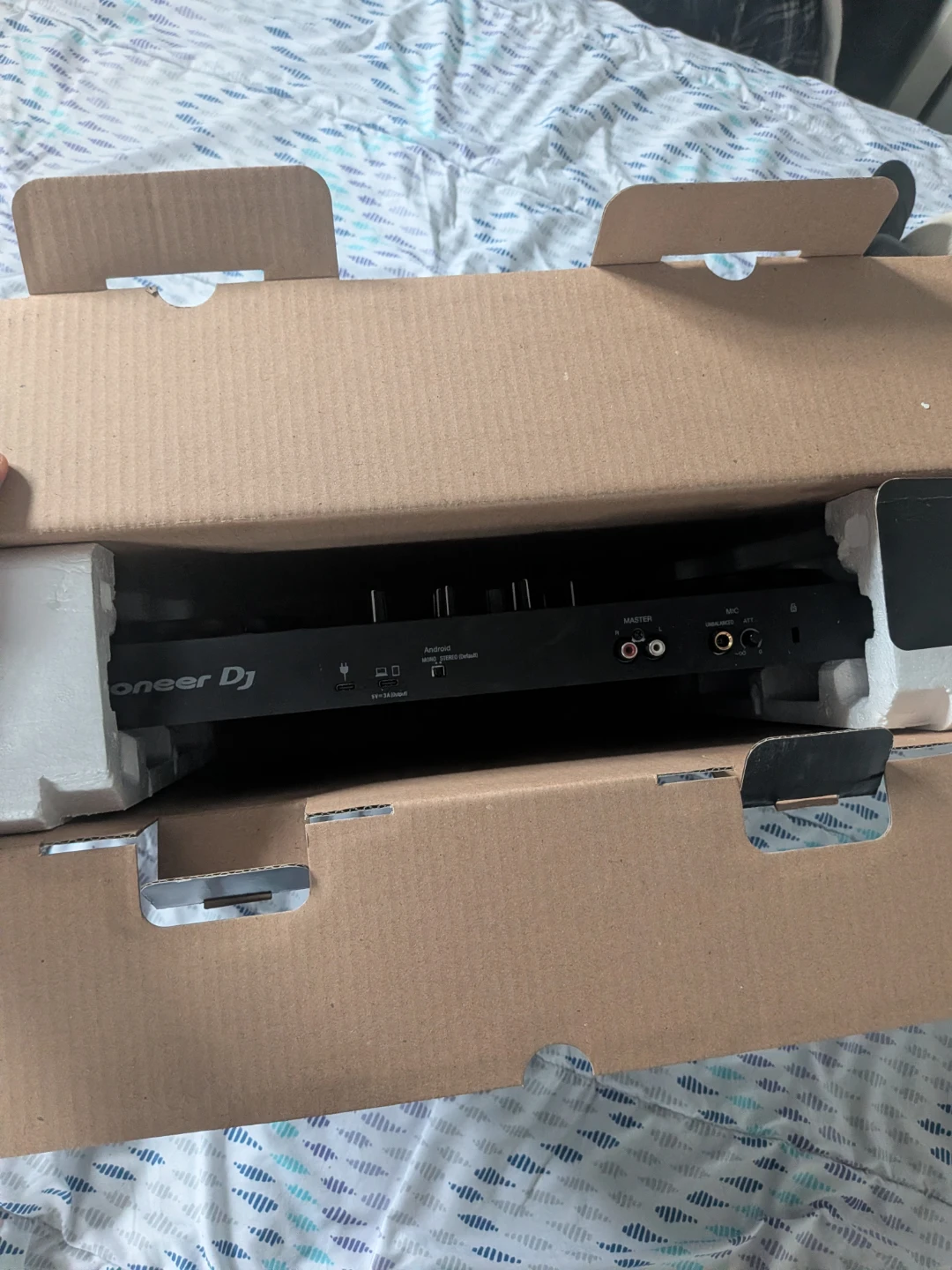 Pioneer DDJ-FLX4 DJ Controller - photo 3
