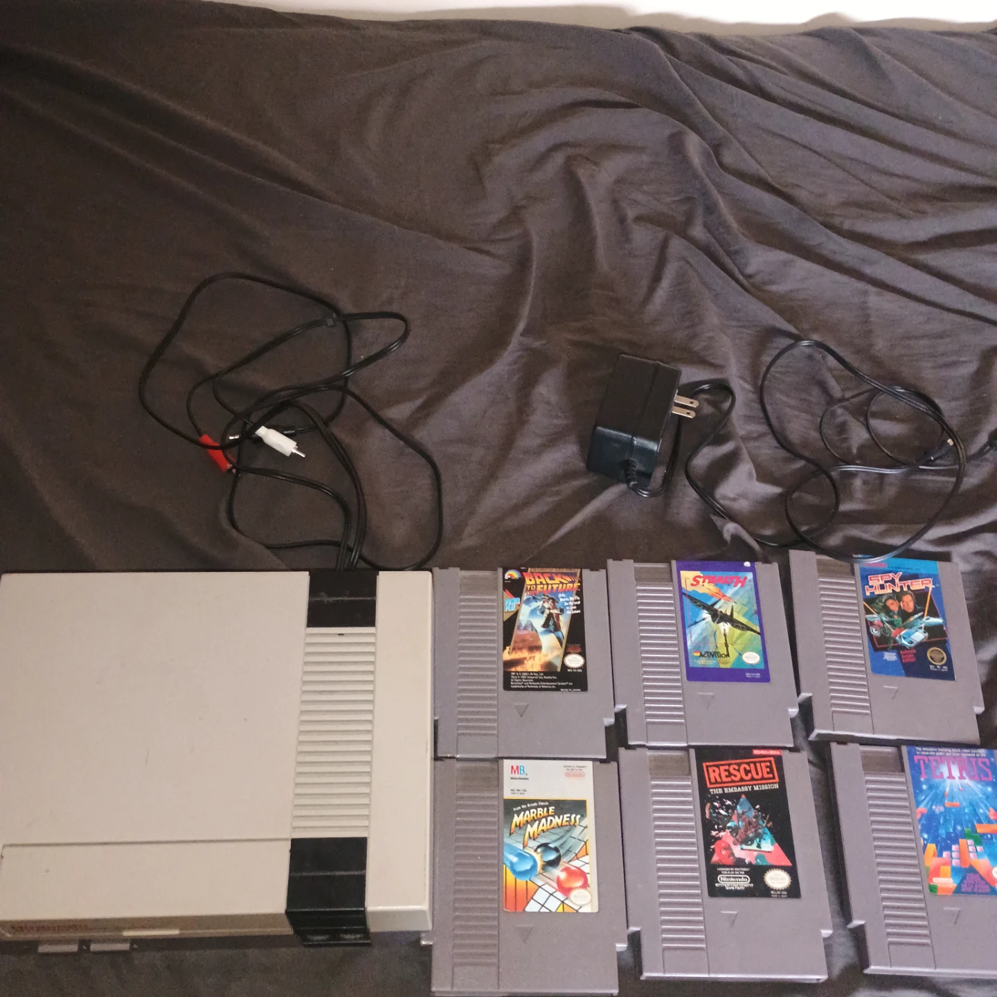 Lot Nintendo Entertainment System cables and games.