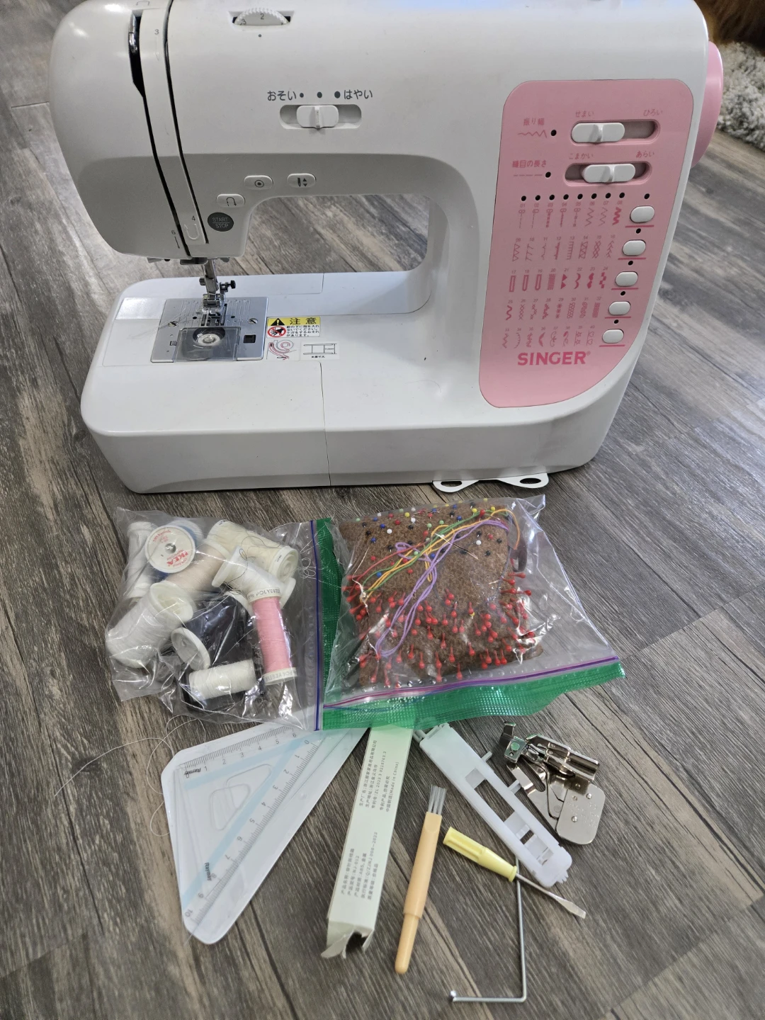 Singer Sewing Machine with Accessories - photo 3