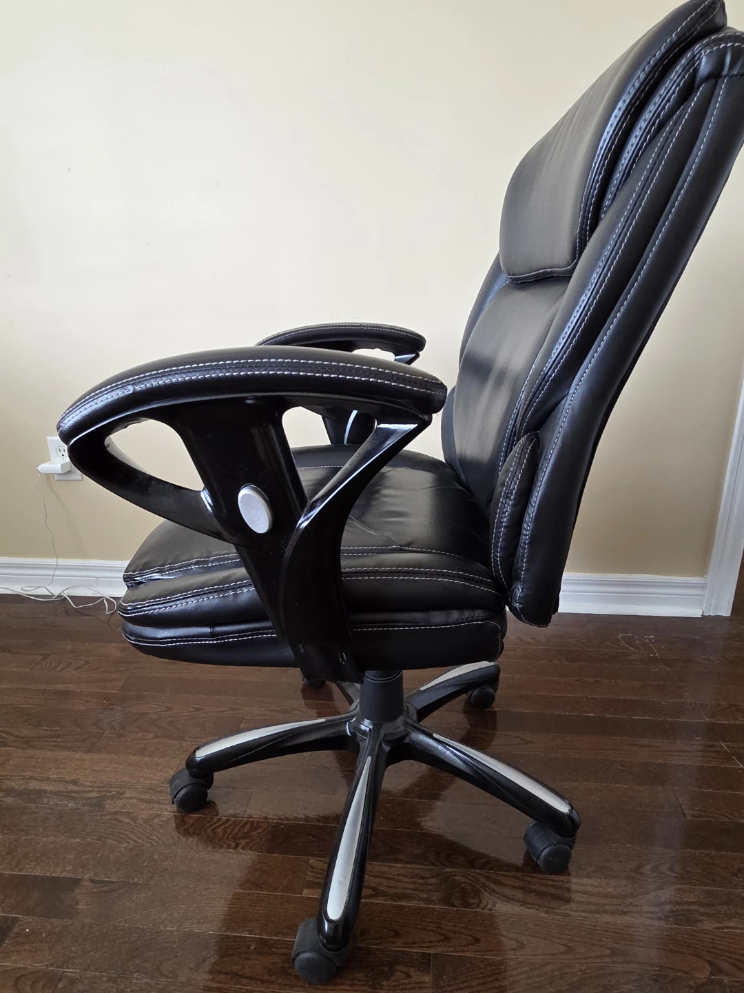 Executive swivel chair