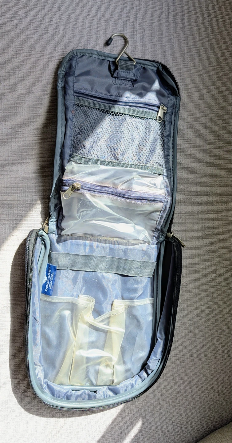 Travel Toiletry Bag - photo 2
