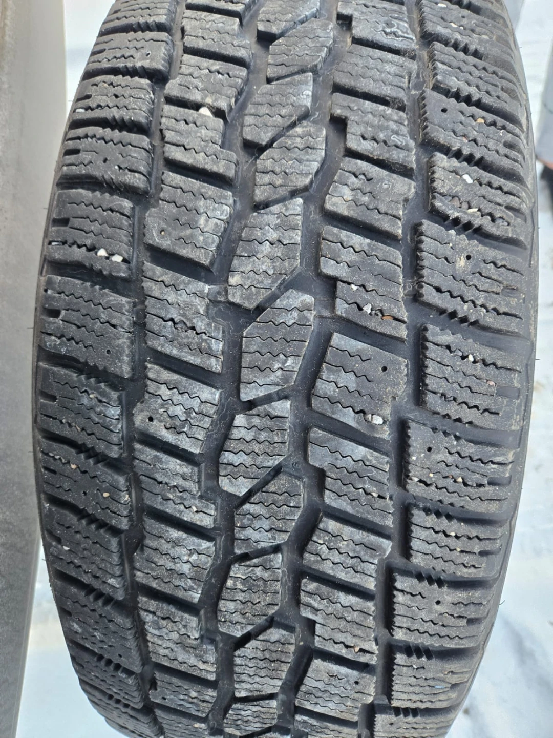 4 set of snow tires good condition no damage  23555R19 - photo 2