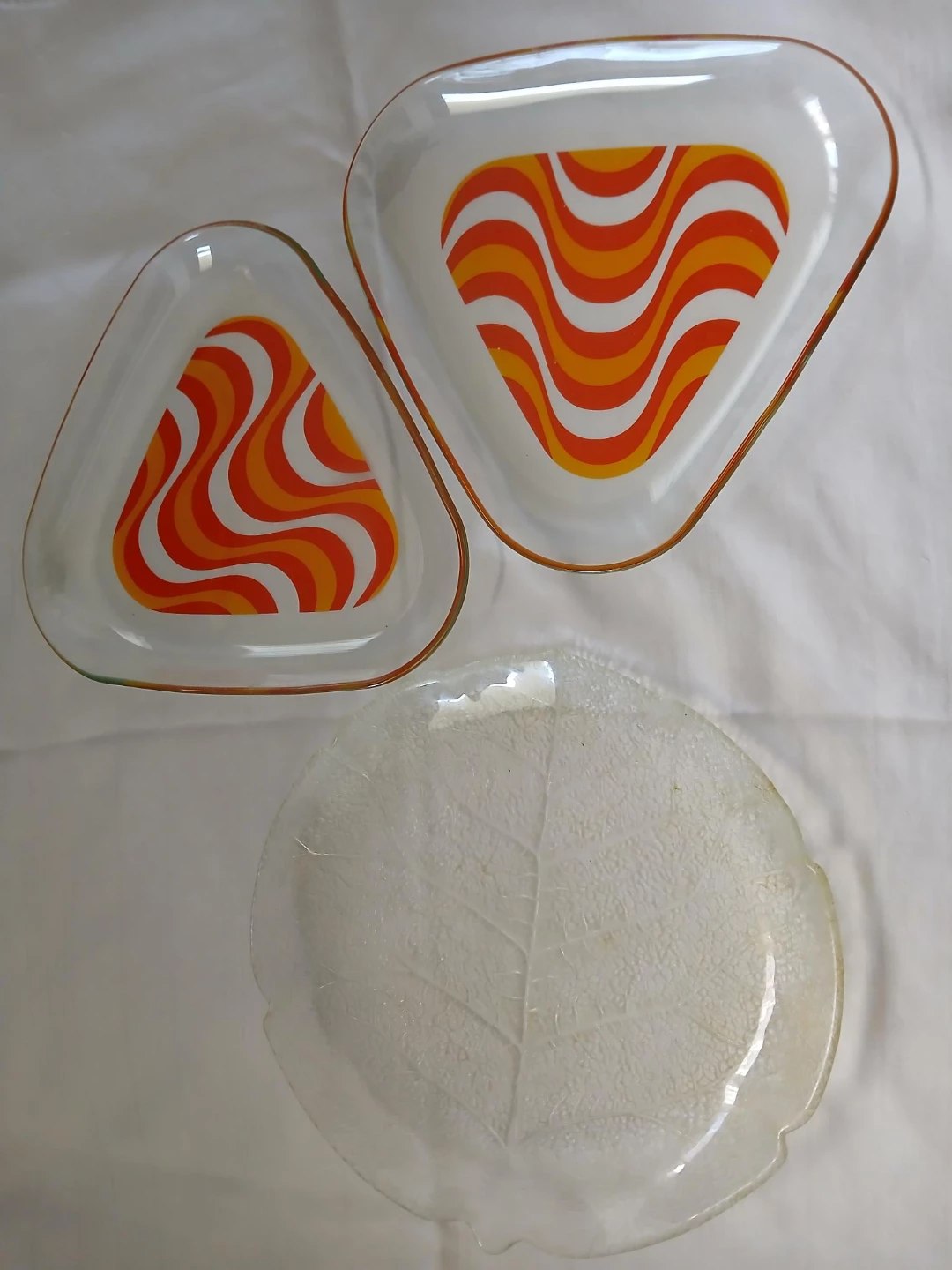 3 Glass Dishes - Leaf Embossed & Retro Swirls. Pick up only. - photo 3