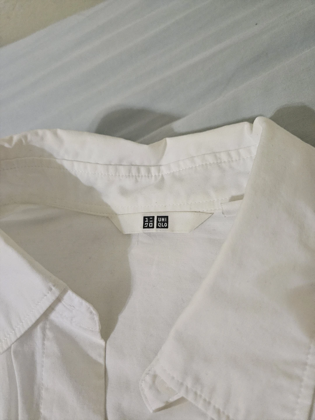 UNIQLO White Button-Up Shirt - photo 3