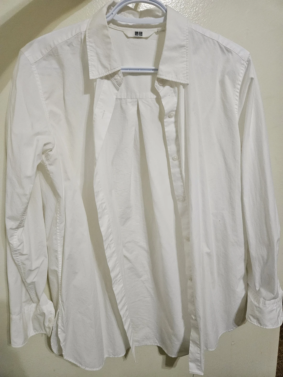 UNIQLO White Button-Up Shirt - photo 5