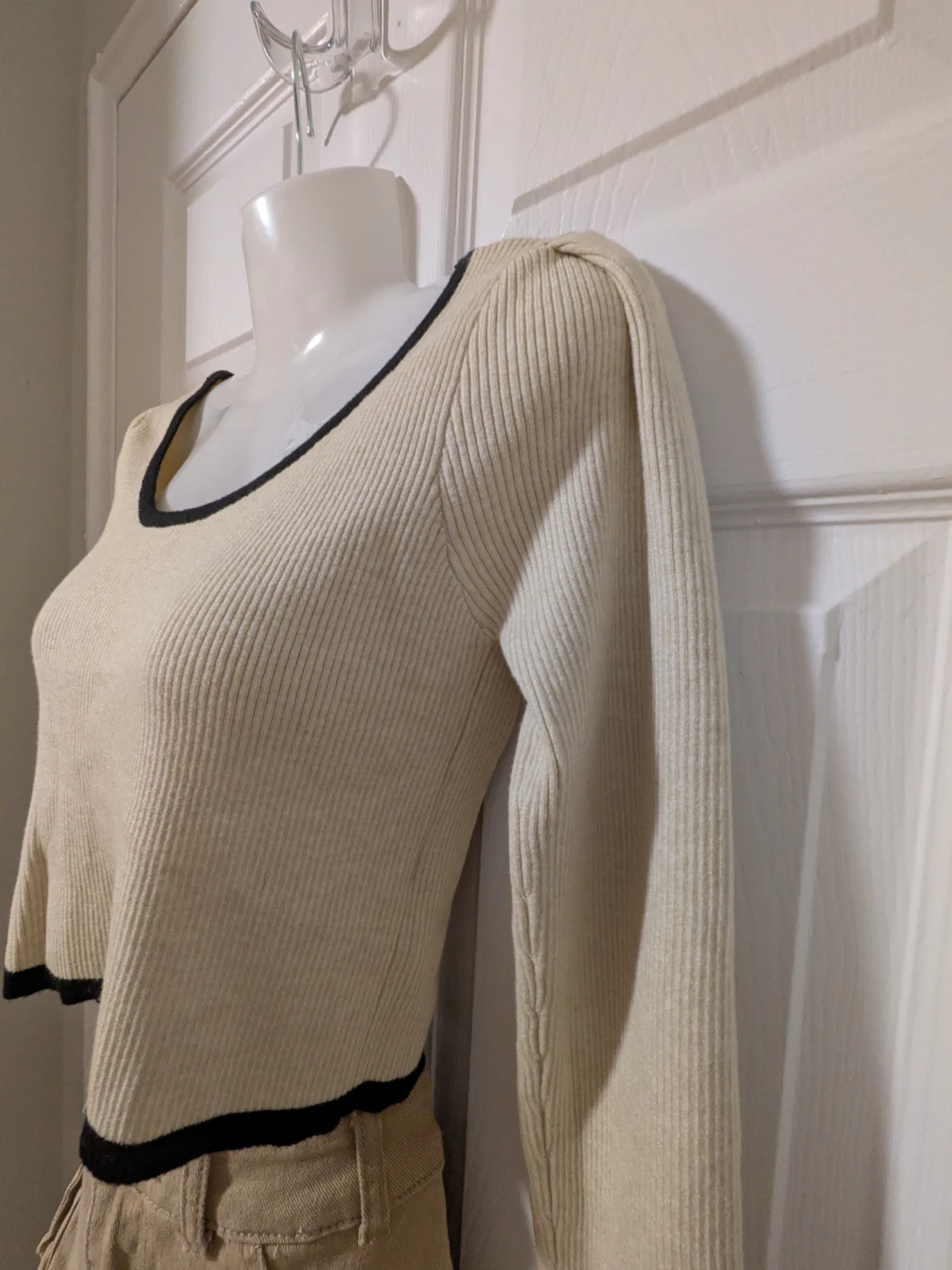 Ribbed Cream and Black Trim Long Sleeve Cropped Sweater - photo 2