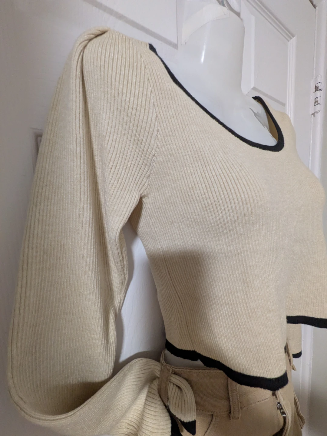 Ribbed Cream and Black Trim Long Sleeve Cropped Sweater - photo 3