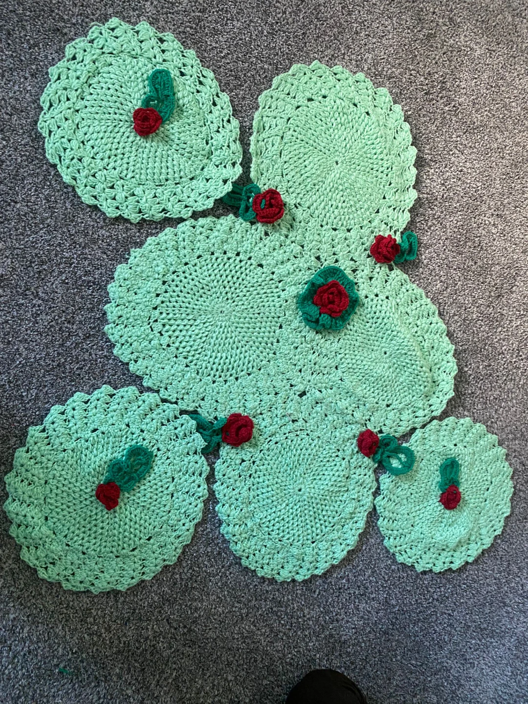 Crocheted Doilies and Placemats Set - photo 4