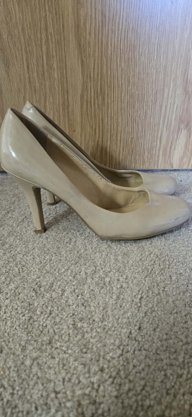 Nine West Beige Patent Leather Pumps