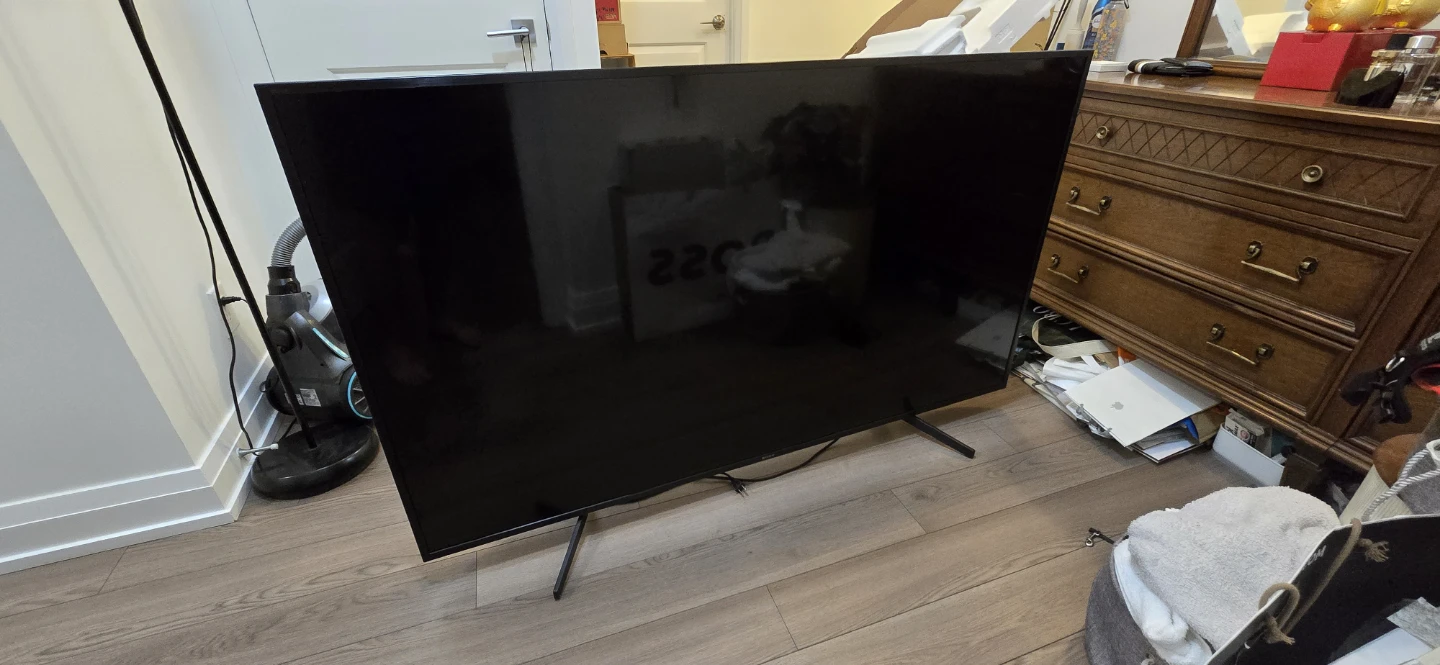Sony 65" 4K TV - Mint Body Broken / For Parts or Repair