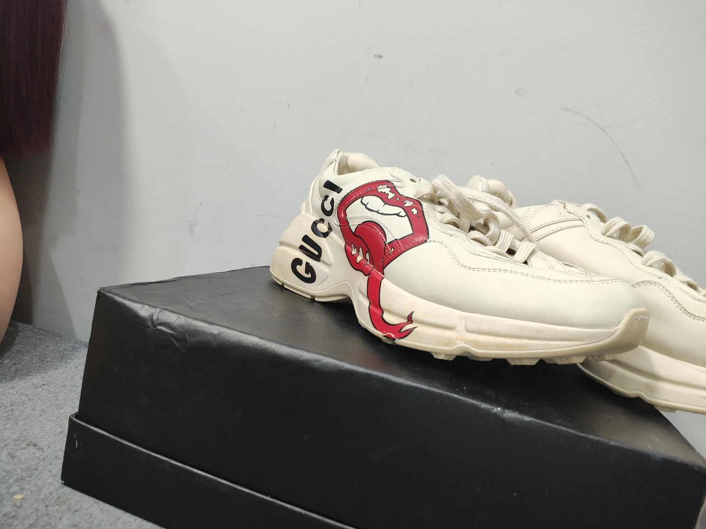 Gucci White Leather Sneakers with Red Lip Detail - photo 3