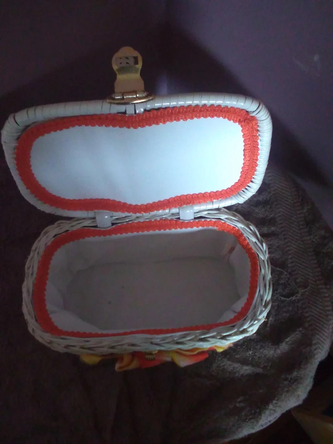 White Retro Wicker Basket bag. 1950's. Pristine Condition. - photo 5