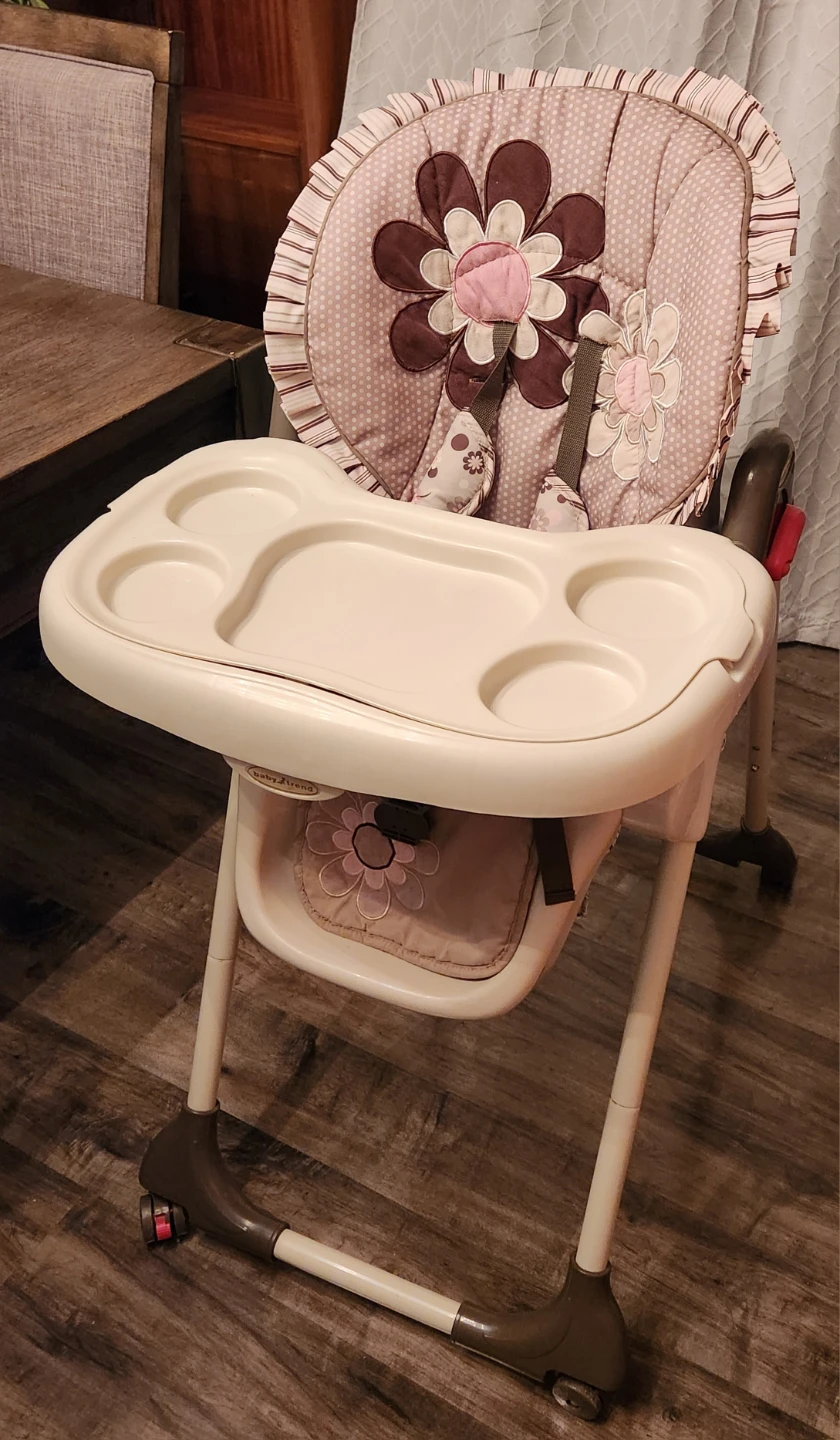 High Chair - photo 2