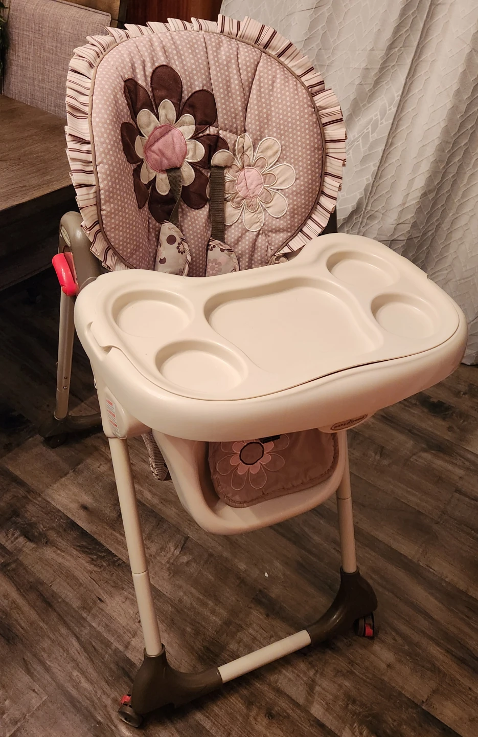 High Chair - photo 3