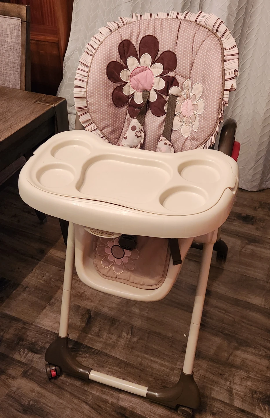 High Chair - photo 4